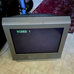 Sony Trinitron KV-27FS16 27" Flat Screen Retro Gaming CRT TV + Stand