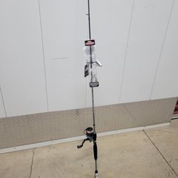 Abu Garcia 7’ Vengeance Spinning Combo Fishing Kit with Berkley Baits