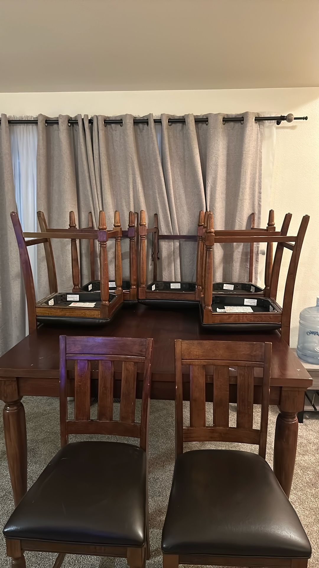 Table with 8 Chairs