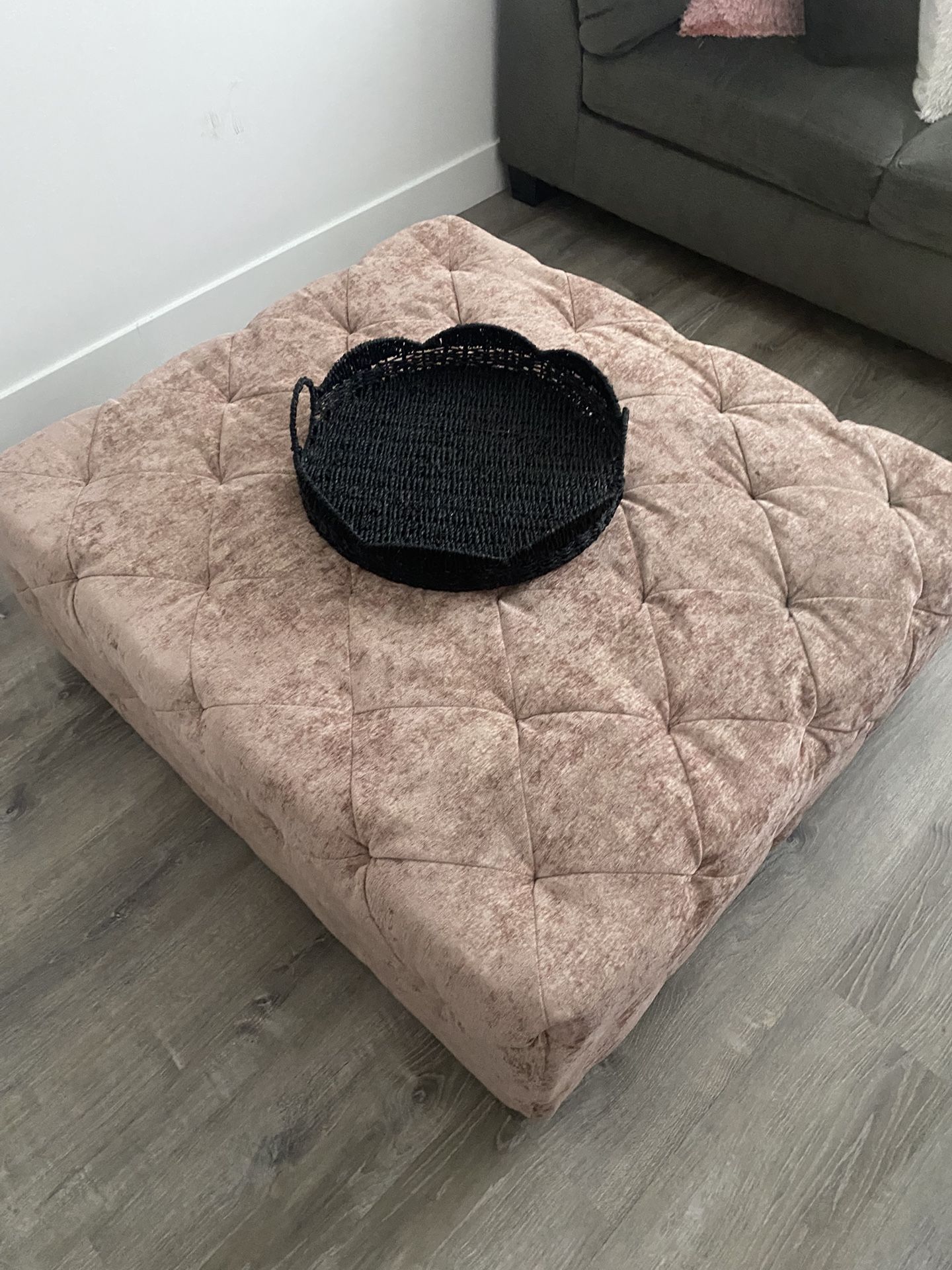 Gray Sectional With Pink Ottoman 