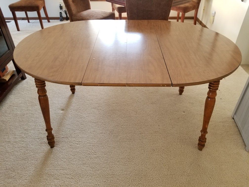 Awesome Hardwood Table. 2 leaves included.