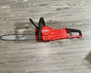 Milwaukee M18 FUEL Brushless Chainsaw