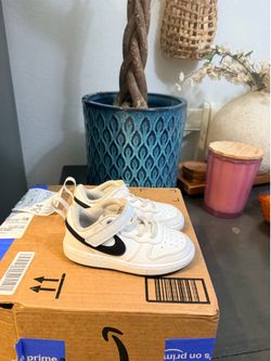 Toodler Nikes size 9C