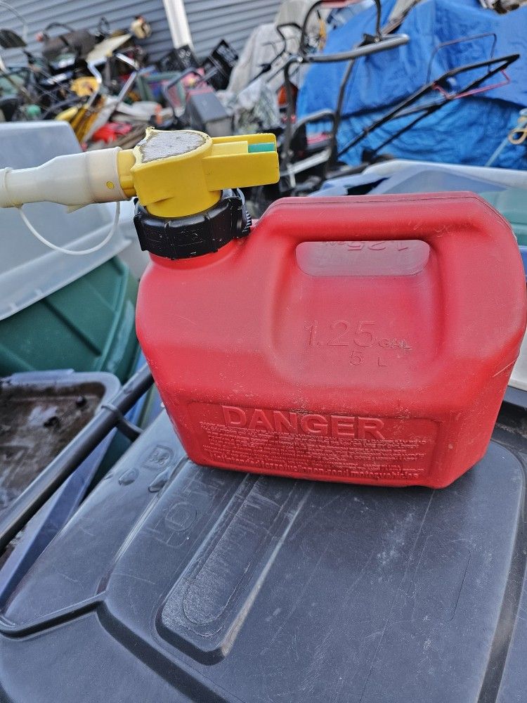 No-Spill HDPE Gas Can .15 gal EXCELLENT CONDITION 