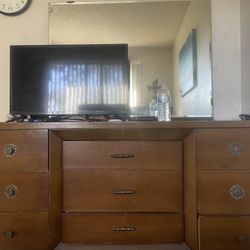 Tv/ Dresser