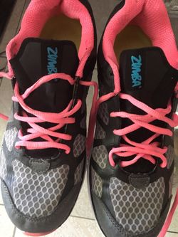 Tennis shoes
