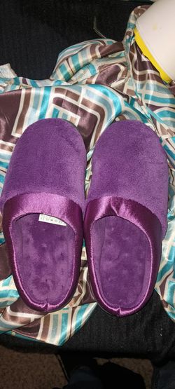 Women's purple house shoes size 7.5-8 new