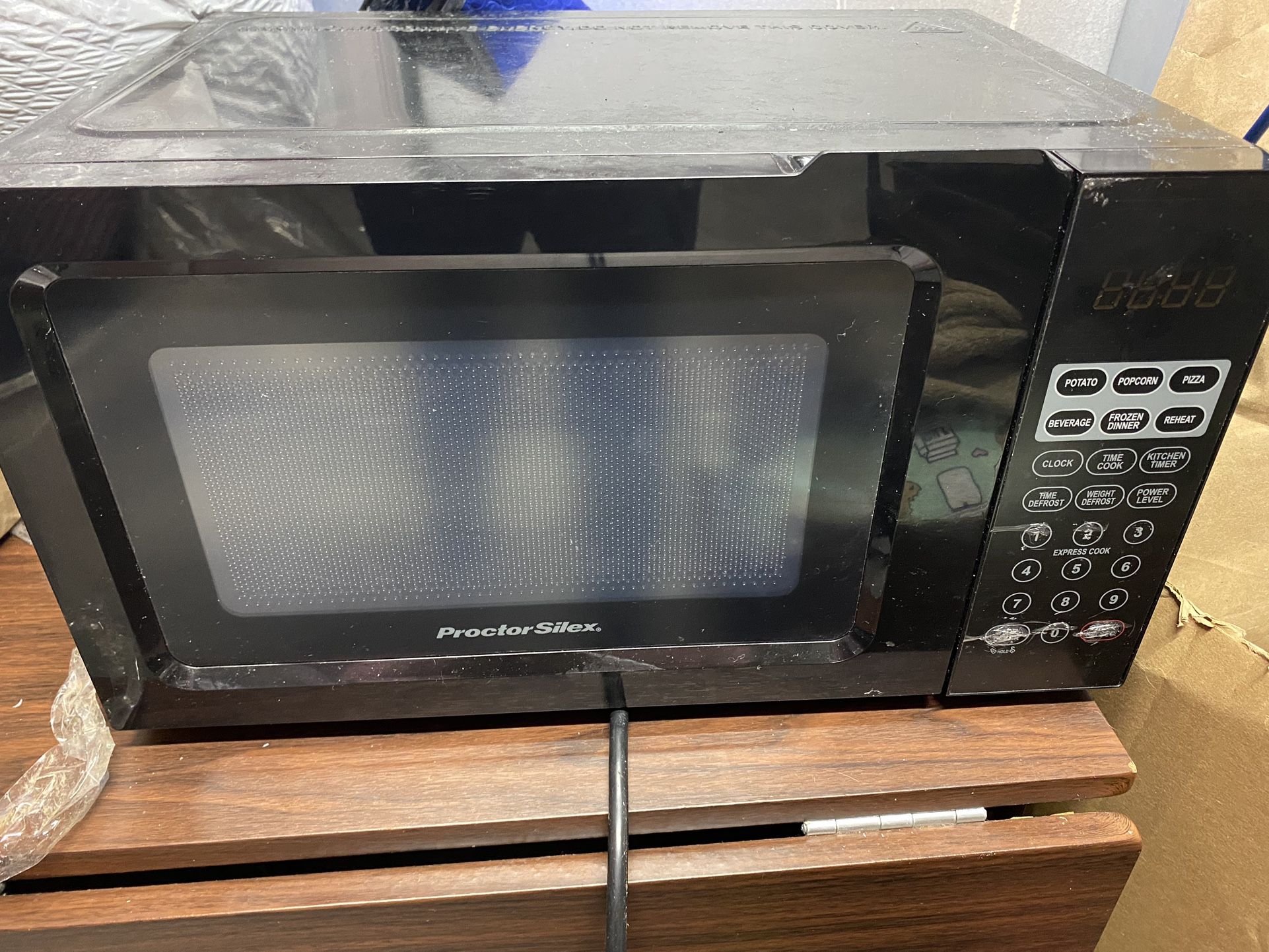 Proctor Silex 700W Countertop Microwave Black