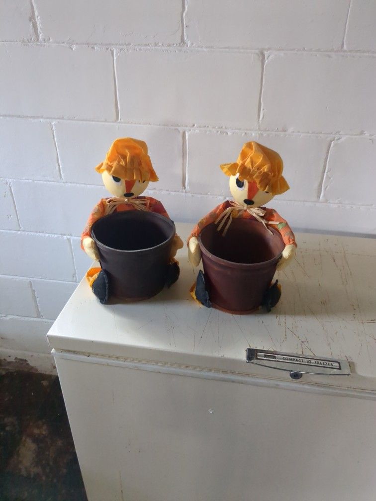2 Flower Pot Holders