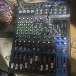 Yamaha MG12XU 12-Channel Stereo Mixer with 4 x 20-Ft XLR