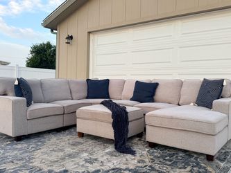 Living spaces light gray sectional DELIVERY AVAILABLE