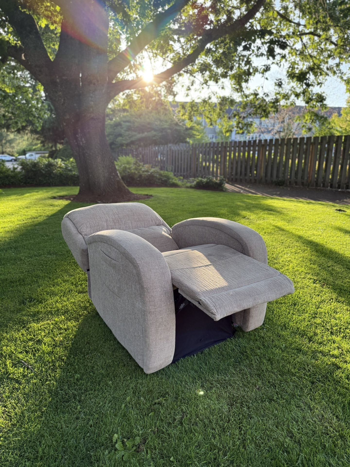 *GOLDEN COMFORTER Recliner* FREE DELIVERY 