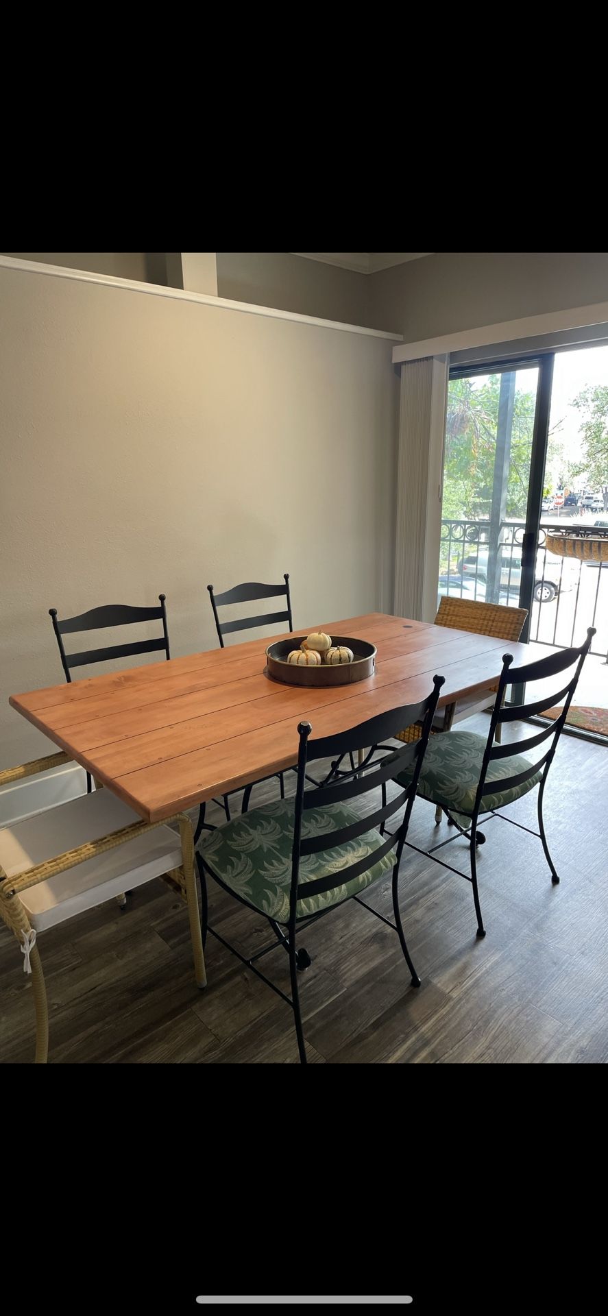 Dining Table And 4 Chairs 