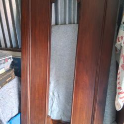 I Have a Brand New Thomasville Queen Size Bedroom Set Dark Cherry Wood 