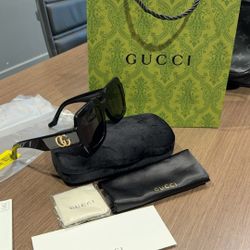 Gucci GG1547S Women’s Big Black frame sunglasses Shades 