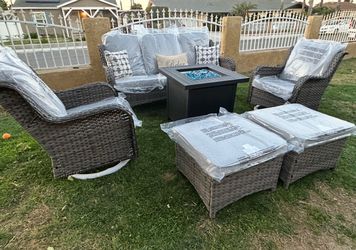 Patio furniture set outdoor new in the box