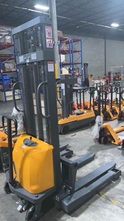 Semi-Electric Straddle Stacker 3300lbs