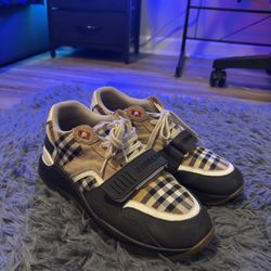 Men's Burberry Regis Sneaker, Size 43 EU | 11 US - Biege/Black (USED)