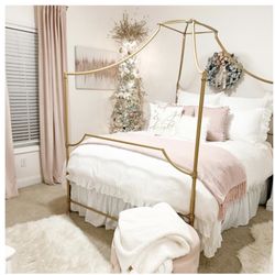 Pottery Barn Teen - Maison Canopy Bed (Frame Only) - Queen