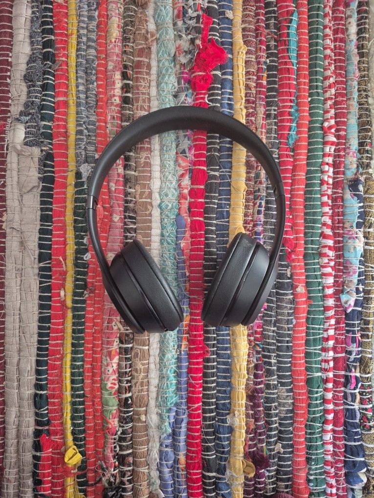 Beats Solo 3 Wireless Headphones W Case