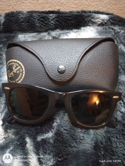 Ray Ban wayfarer glasses