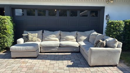 Sofá Sectional … Delivery  extra