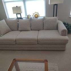 Couch Clean Excellent Condition 