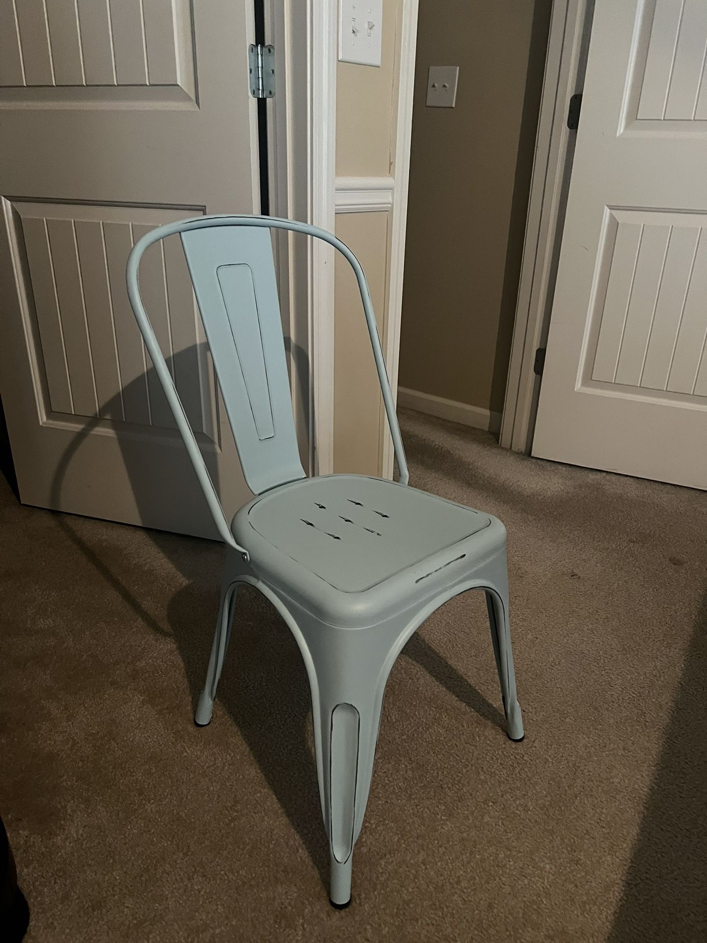 Set of 4 Farm House Style Chairs BRAND NEW