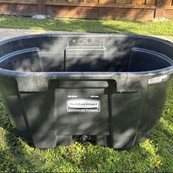 Rubbermaid 100 Gallons Stock Tank