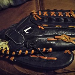 Louisville Slugger LF1350 RHT Softball Glove 13.5"