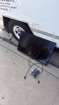 32” VIZIO Smart TV and Mount