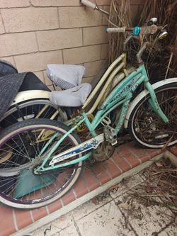 2 GIRLS BEACH CRUISERS