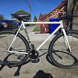 Nice Fixie Bike Large Frame
Excellent Condition Ready to Ride