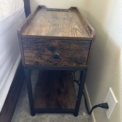 Bedside Tables / Nightstands 