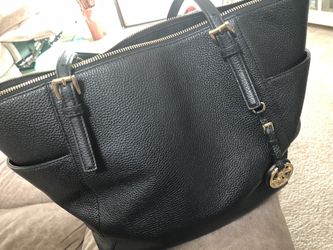 Micheal Kors purse