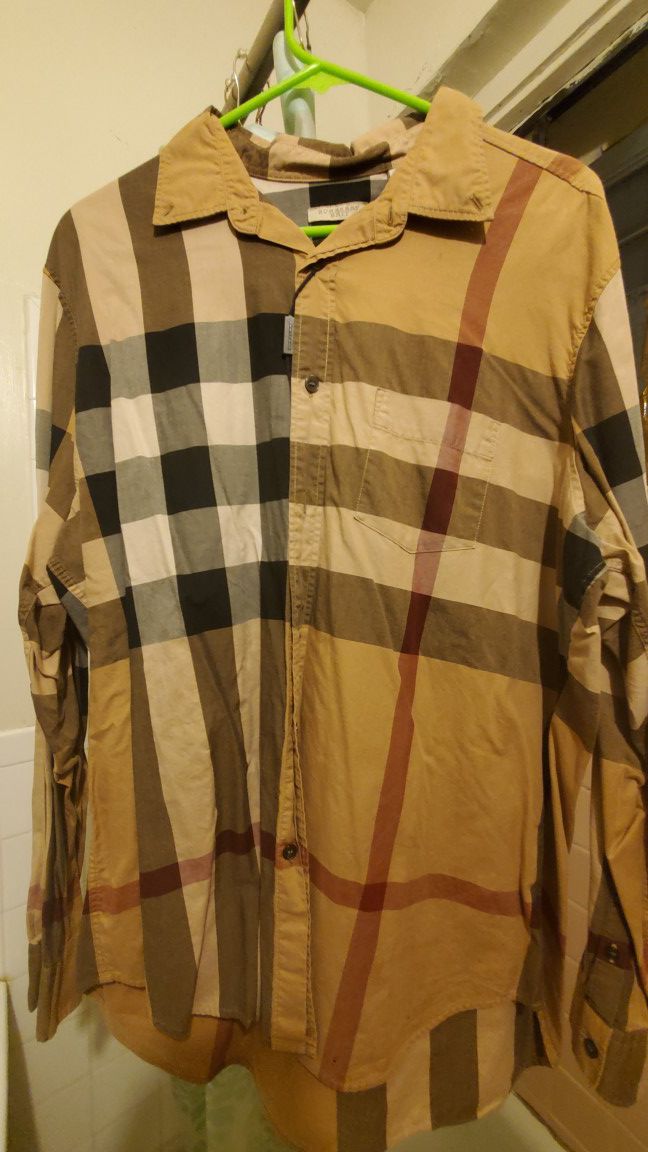 Burberry long sleeve size ××l fit like large