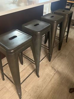 Set of 4 Metal Bar Stools