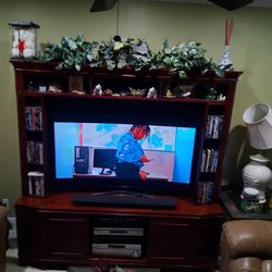 Entertainment center