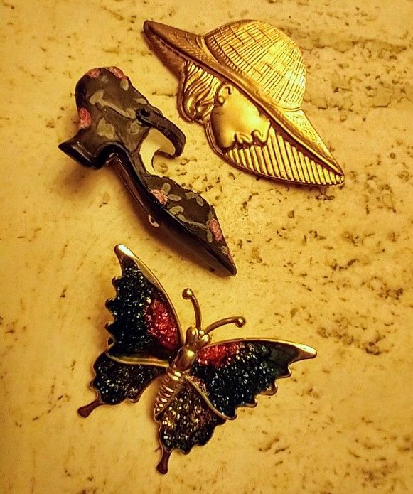 Pins, Brooches