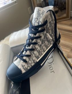 Shoes size 10