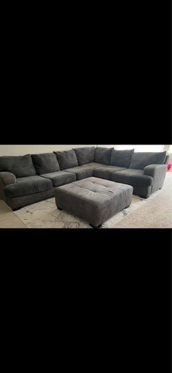 Rooms to Go, Skyline Park Gray 2 Pc Sectional