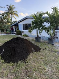 Top Soil (dirt) By The Yard