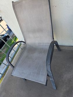 2 Outdoor Patio Chairs