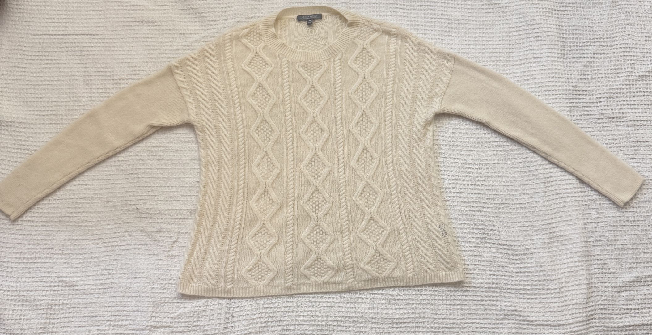 Neiman Marcus 100% Cashmere Cable Knit Sweater – Women’s Medium