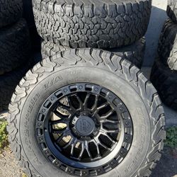 Vendo Rines Nuevos 17x9 De Ancho De 6-139.7 Con Llantas 285/70/R17 Bfgoodrich Kg2 Para Carros Como Tacomas