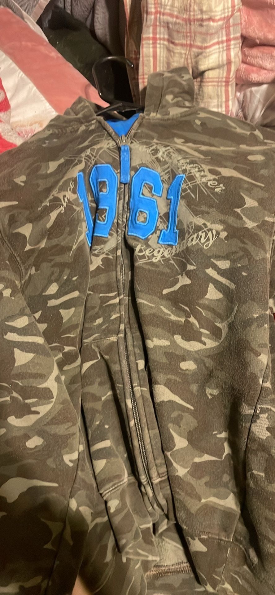 women’s size XL cabalas zip up 