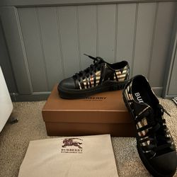 BRAND NEW Burberry Shoes Size 9