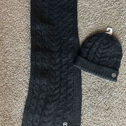 Michael Kors Beanie & Scarf Set
