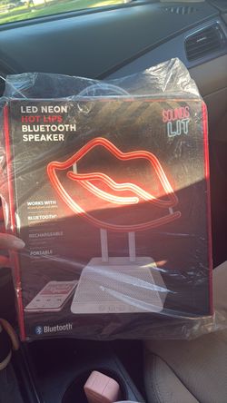 Led  light hot lips Bluetooth speaker