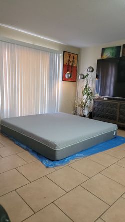 VERY NICE LIKE NEW KING SIZE TUFT AND NEEDLE MINT MATTRESS FOR SALE! IN EXCELLENT CONDITION, FREE DELIVERY